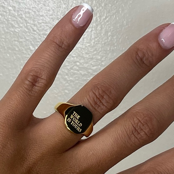 NEW! THE WORLD IS YOURS ENGRAVED GOLD RING - Picture 5 of 7